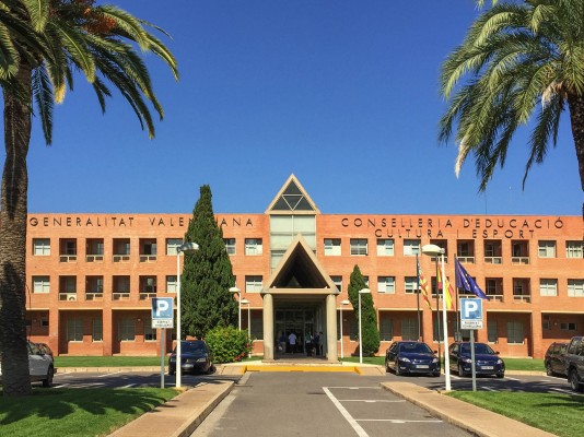 CSIF insta a Educación a negociar nuevas órdenes de plantillas para blindar 3.000 puestos docentes 
