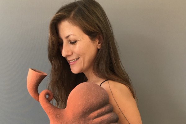 La emergente ceramista turca Pinar Baklan, artista invitada a la 9.ª edición de las Convivencias de Onda