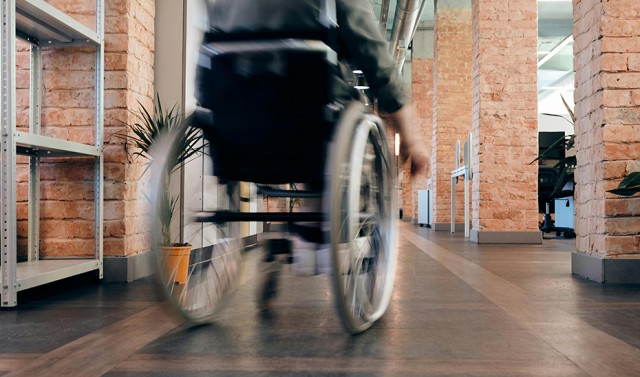 La Generalitat asigna cerca de 400.000 euros en ayudas a 44 entidades para mejorar la accesibilidad en espacios públicos