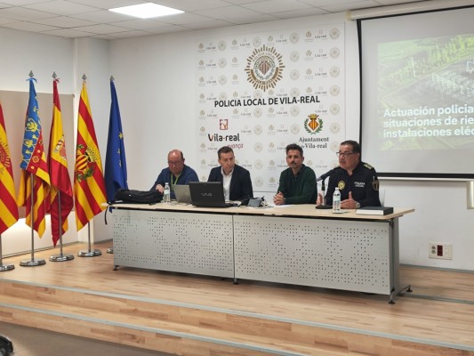 La Policía Local de Vila-real forma en riesgos en instalaciones eléctricas a un total de 30 personas 