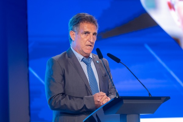 La ADEAC aboga en l'Alfàs por las playas sin humo, eliminar las duchas y quitar las papeleras