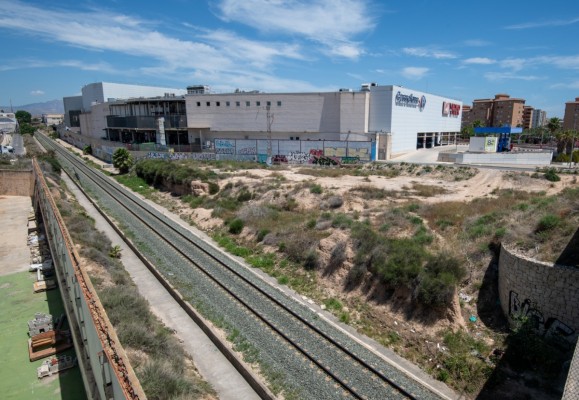 Adif da el último aval al nuevo complejo empresarial y comercial 'Puerta de Alicante Work City' 