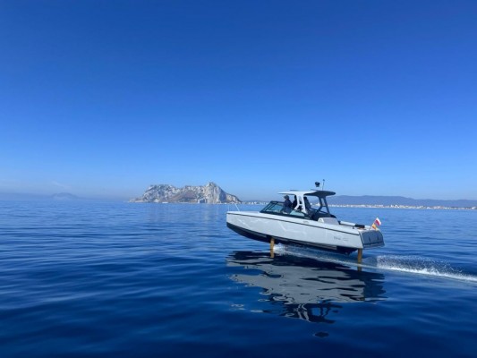 Una empresa sueca impulsa el primer viaje en barco eléctrico para cruzar el estrecho de Gibraltar en una hora