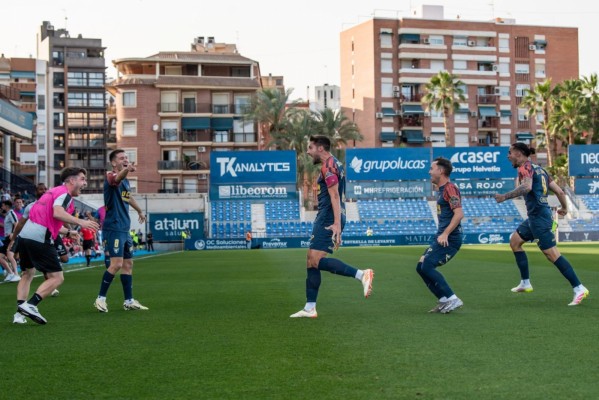 El UCAM CF organiza un viaje en autobús a Sabadell para sus aficionados 