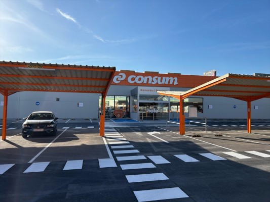 Consum abre una tienda en el parque comercial de Massanassa, la primera de 9 adquiridas a Kuups