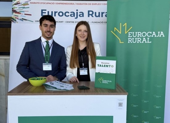 Eurocaja Rural acerca nuevas oportunidades laborales a los estudiantes en el Foro de Empleo de Alicante