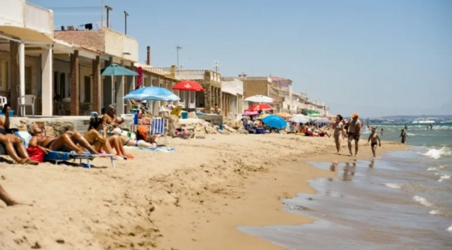 Elche pide la protección de las casas de El Pinet y La Marina y modifica el PGOU para proteger la cruz de Germanías