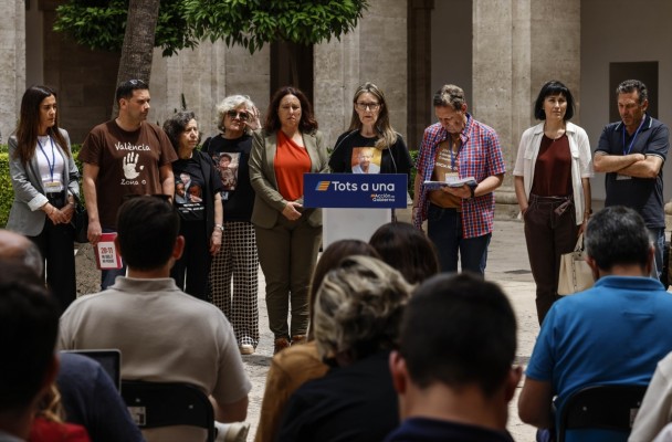 Pedro Sánchez traslada a las víctimas de la dana que trabaja en un plan contra inundaciones para 2026