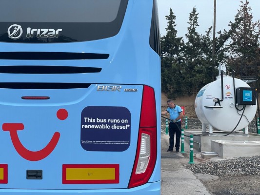 TUI y Repsol prueban el biocombustible en autocares en Benidorm