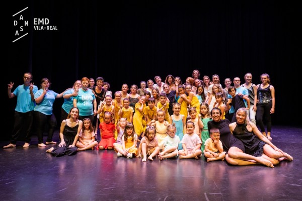 Les escoles municipals de dansa i de teatre de Vila-real eixen a escena per a mostrar el seu treball