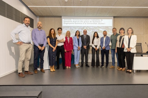 La UJI confirma la Formación Dual Universitaria en los grados de Química e Ingeniería Química 