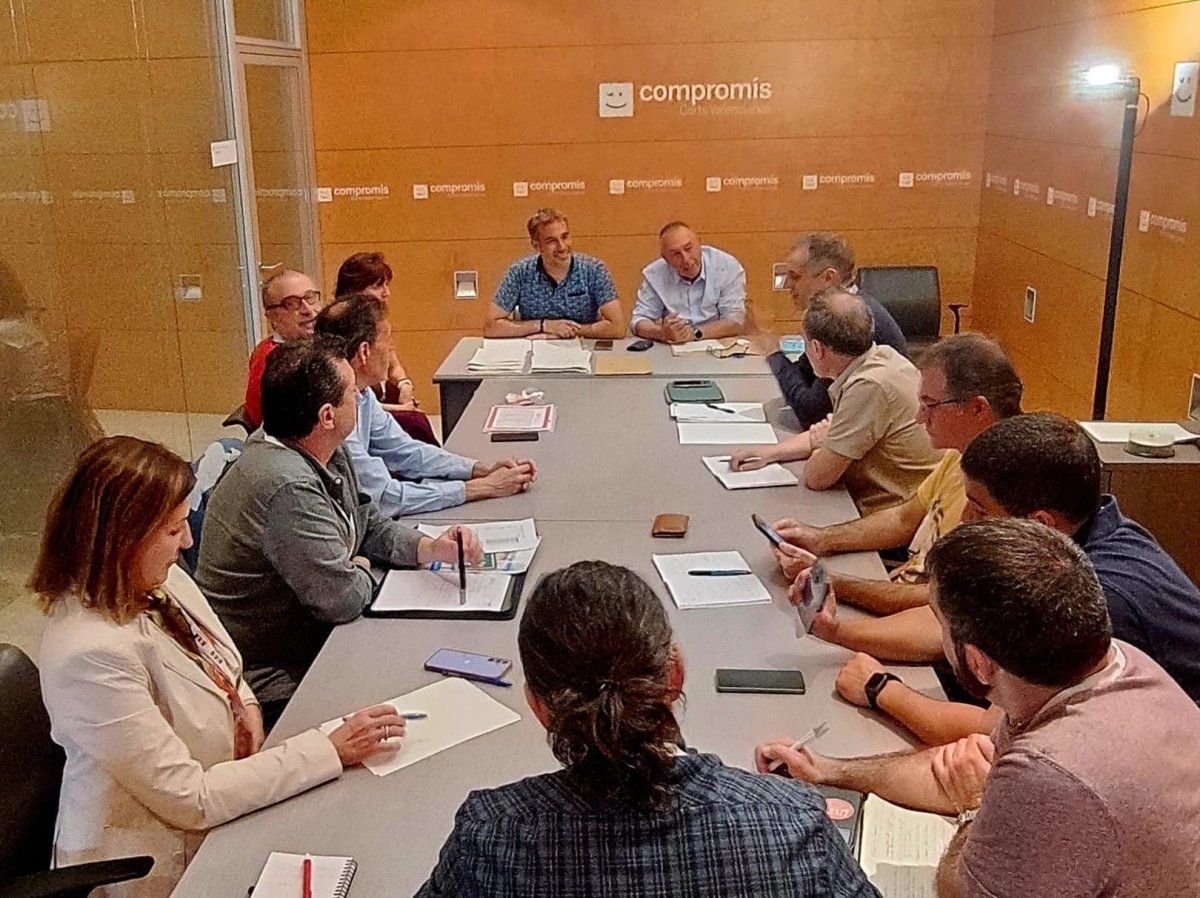 Compromís propone un incremento salarial de 2.800 euros al año para los 27.366 docentes de las comarcas de Alicante 