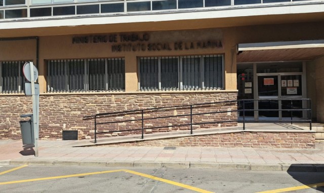 Trabajadores y usuarios del consultorio del Grau denuncian que Sanidad quiere retirar uno de los cuatro médicos