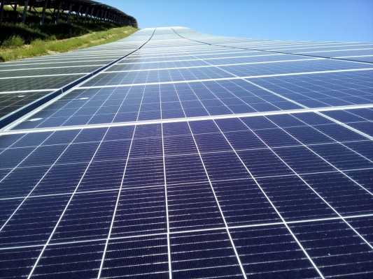 Iberdrola firma acuerdo con Tubos Reunidos para suministrar electricidad 