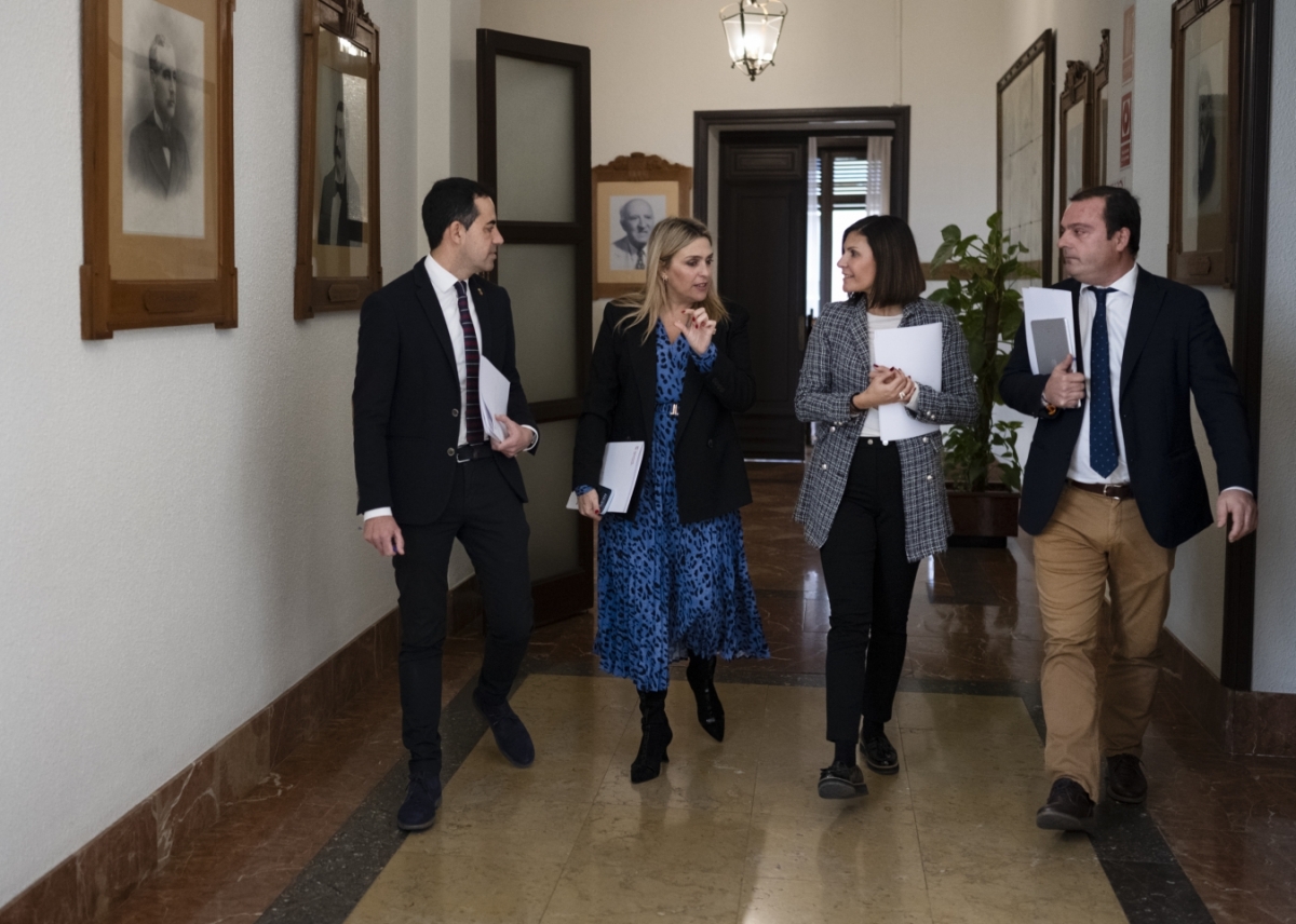 La presidenta de la Diputación, Marta Barrachina, con los vicepresidentes Folgado, Pallarés y Martínez. - 