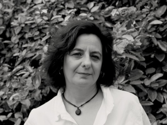 La dramaturga almassorina Sònia Alejo presenta su 'Buit de mi', premiado por los críticos valencianos