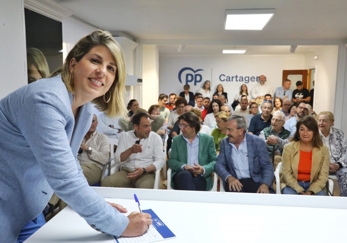 Noelia Arroyo en la sede del PP de Cartagena - Noelia Arroyo en la sede del PP de Cartagena