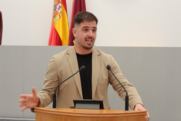 El diputado del PSOE Miguel Ortega, herido en un accidente en la A-30 por un coche que invadió el carril contrario