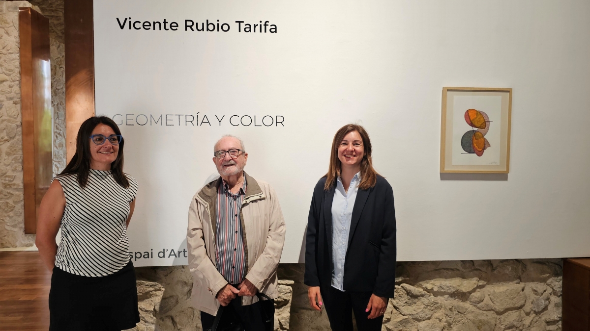 El artista alicantino Vicente Rubio Tarifa expone una colección de sus obras en la Vila Joiosa