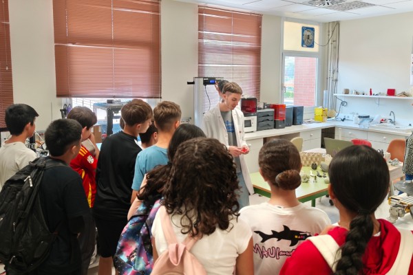 El ITC muestra a los alumnos del instituto Crèmor de Castelló sus estudios basados en el reciclaje