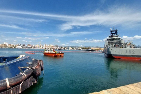 Un simulacro de la Armada Española en el puerto de Castelló finaliza con tres heridos reales