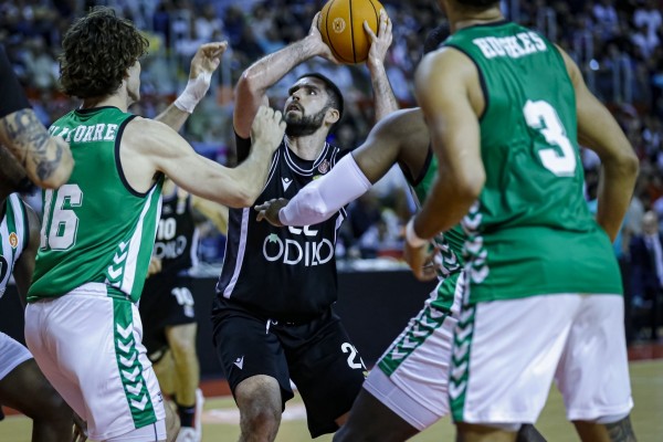 El Odilo remonta ante el Betis y, con un 87-83 en la prórroga, está a un triunfo de la Final a Cuatro 