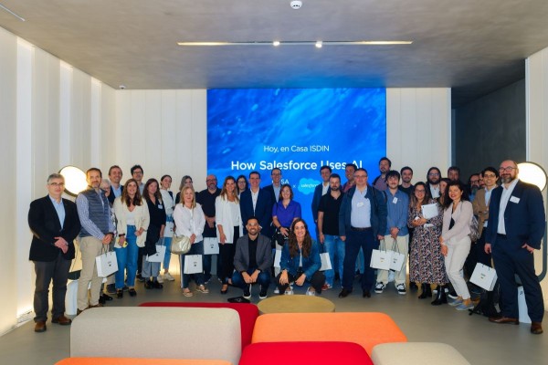 La CASA ISDIN acoge la presentación de Agentforce, la plataforma de agentes autónomos de IA de Salesforce que va a revolucionar la atención al cliente

