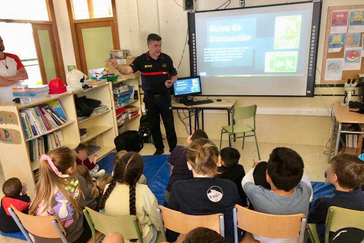 Los bomberos de Castellón crean una unidad para dar a conocer su trabajo en los centros educativos
