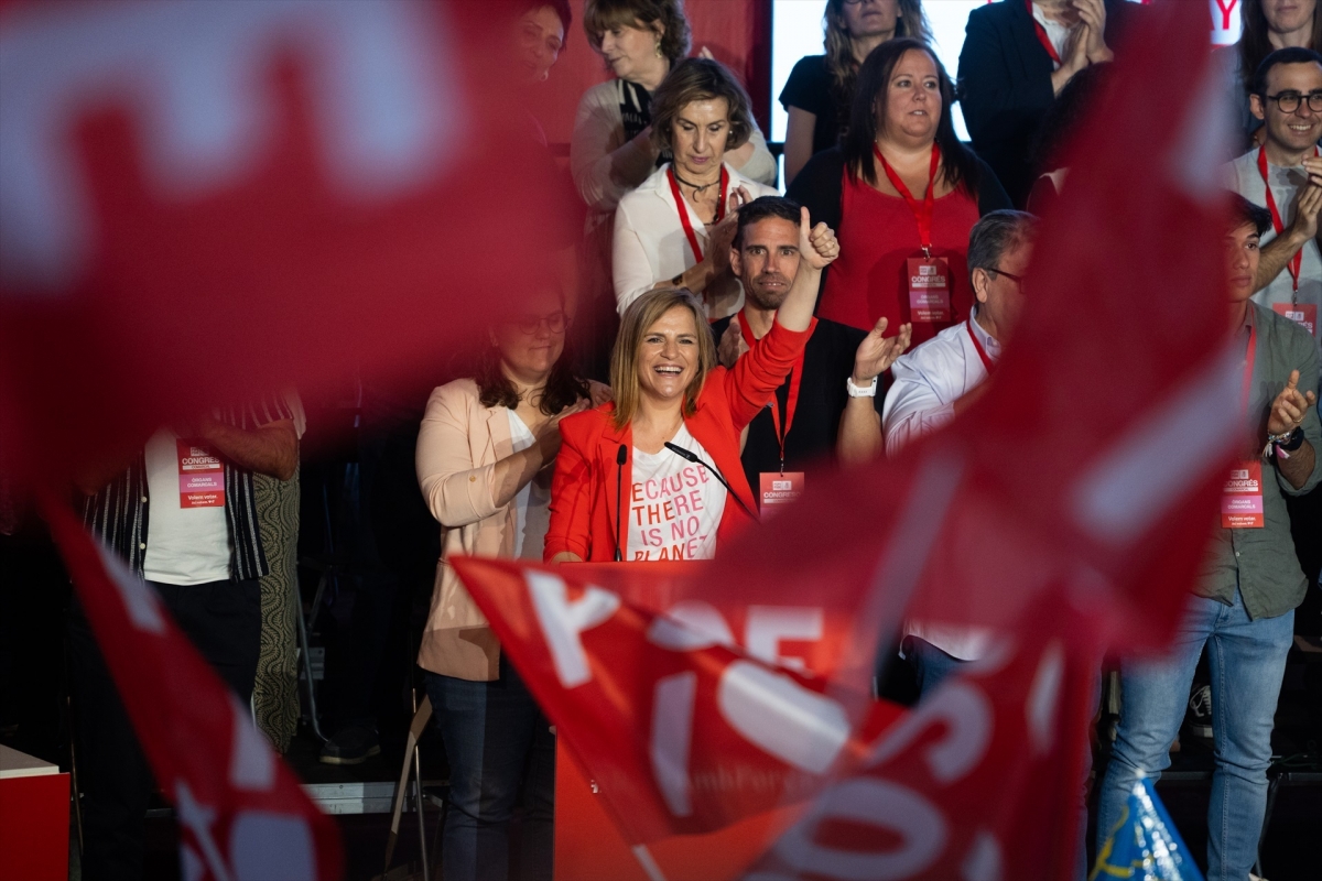 - La secretaria general del PSOE de Valencia, Pilar Bernabé, interviene