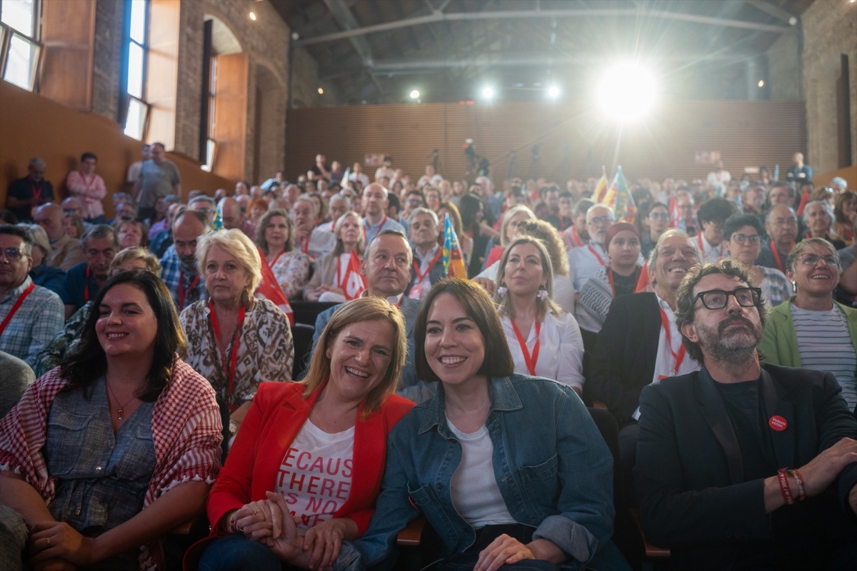 - La secretaria general del PSOE de Valencia, Pilar Bernabé, interviene