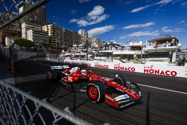 Leclerc delante de Verstappen en el último libre en Mónaco