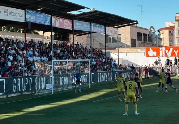 El Yeclano cae en casa encajando dos goles postreros y baja a la Segunda RFEF 