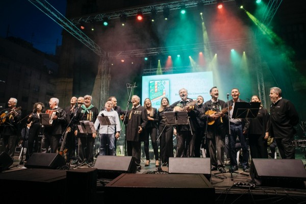 Adiós a Els Llauradors: Castelló despide a la histórica rondalla en un concierto en la plaza Mayor