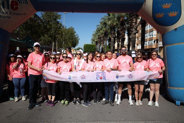 Burriana se tiñe de rosa contra el cáncer de mama: reúne a 1000 personas en la IX Cursa de la Dona