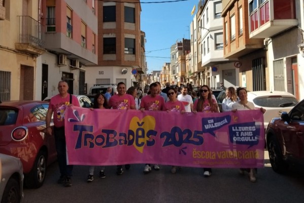 La Trobada d'Escoles en Valencià denuncia amb 8000 persones a Betxí 