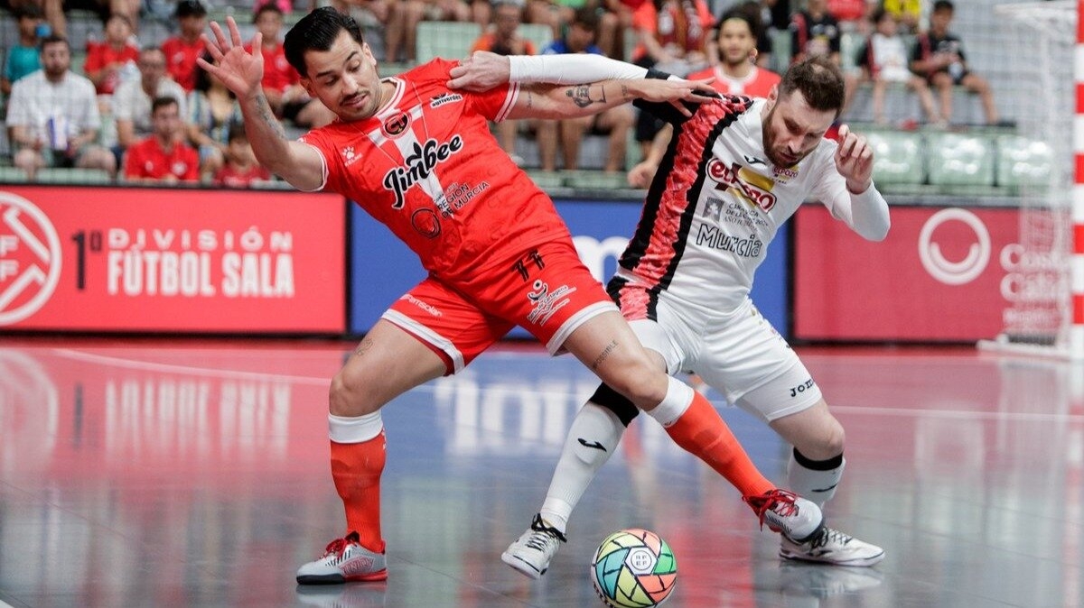 Waltinho y Gadeia, jugadores del Jimbee y ElPozo. - Foto: PASCU MÉNDEZ