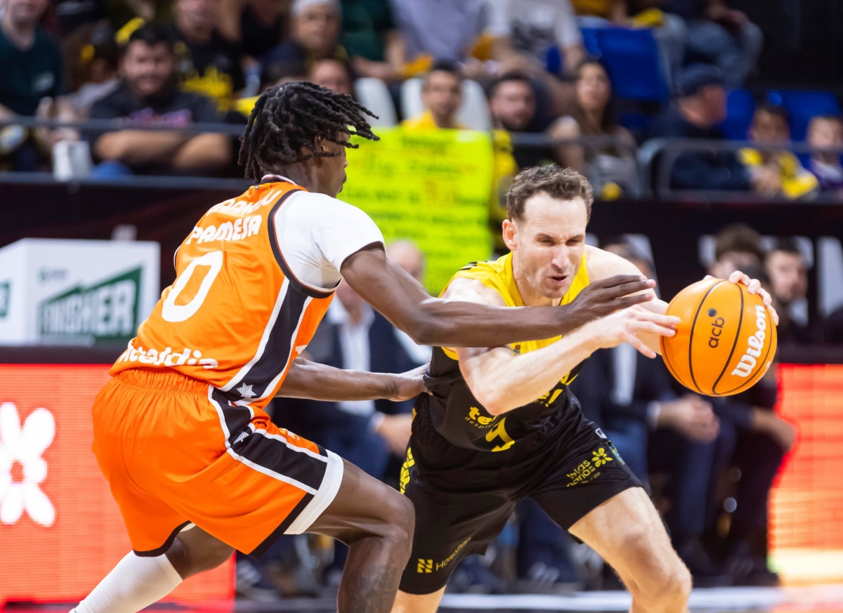 Valencia Basket 'asalta' Tenerife y asegura la tercera plaza