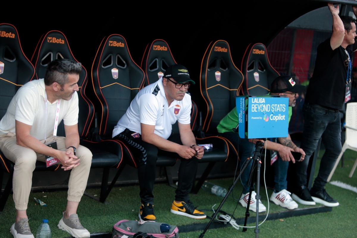 El Eldense desciende tras empatar con el Racing