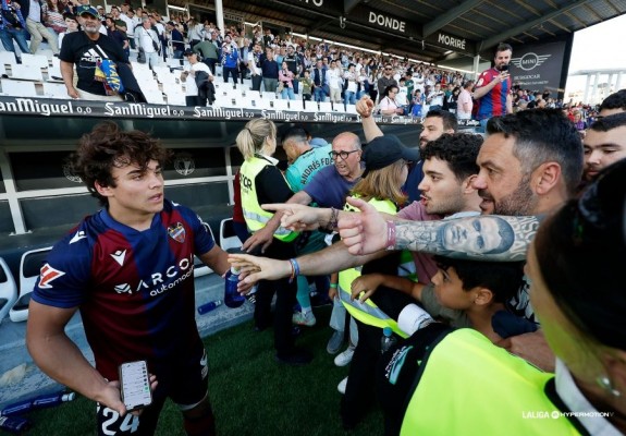Las notas del Burgos CF 2-3 Levante UD: ¿Qué locura es esta Carlitos?