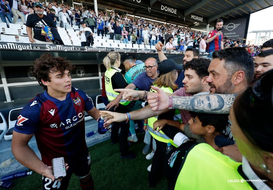 Las notas del Burgos CF 2-3 Levante UD: ¿Qué locura es esta Carlitos?