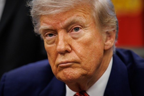 Trump insiste a la Fed para que rebaje los tipos ante el débil aumento del empleo privado