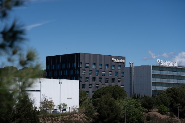 Solaria sella con Sabadell la financiación de 93,5 millones para 175 MW solares en España
