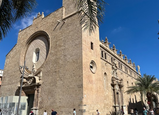 Finaliza la restauración de las fachadas de la Iglesia de los Santos Juanes de València

