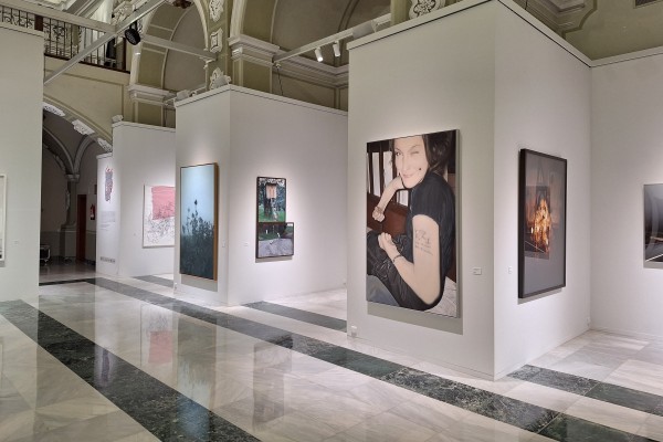 La evolución de un país, mediante el arte: la Sala Sant Miquel estudia su transición con '2000 revoluciones'