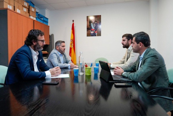 Vox apremia al PP a aprobar la ley de simplificación y le pide que 