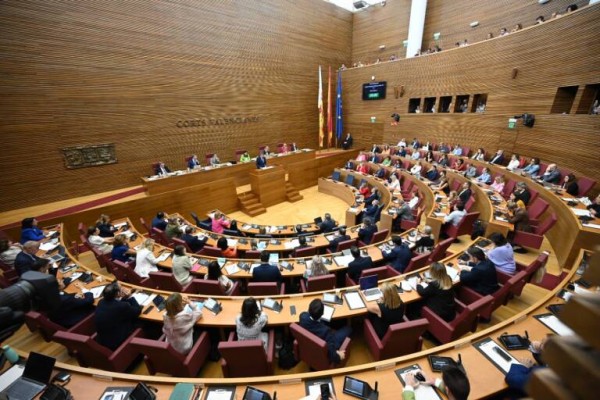 Los partidos de Les Corts buscan una solución para que los diputados cobren el paro