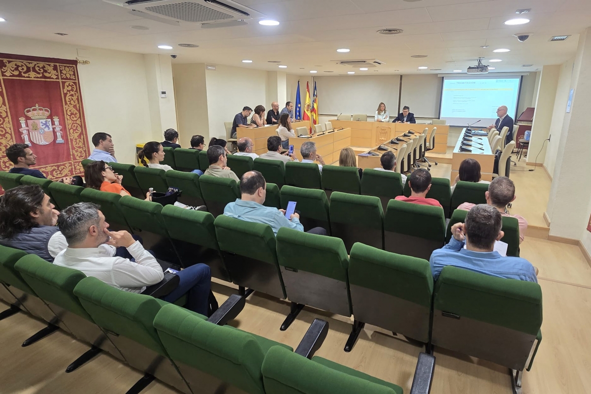 El Ivace+i presenta el Plan Ara Empreses a los empresarios y comerciantes de Paiporta afectados por la Dana