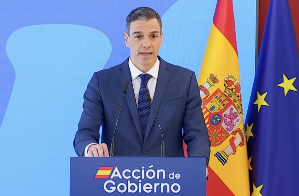 Sánchez anuncia una ayuda de 100 euros en la compra de lentillas y gafas para menores de 16 años