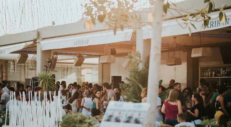 El juzgado paraliza el cierre de tres restaurantes de la Marina de València