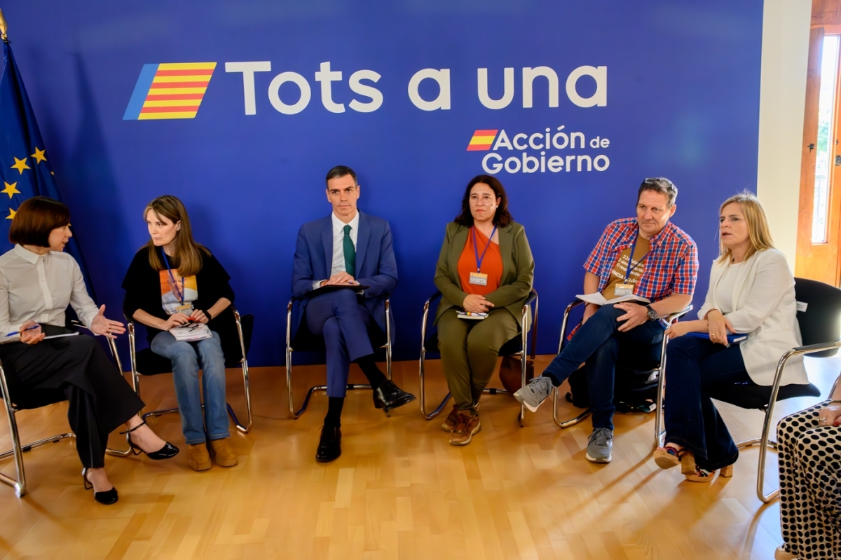 Pedro Sánchez se reúne con las asociaciones de víctimas de la Dana en València.